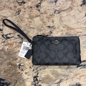 New Coach Black Signature Double Zip Wristlet Clutch. Silver hardware